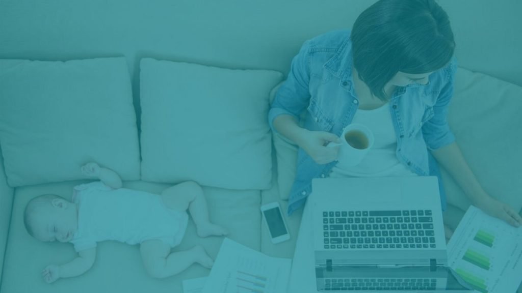 Mujer trabajadora en la empresa y el hogar. Mindfulness Conciliación